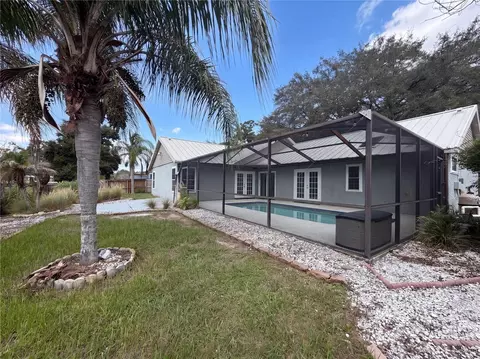 Exterior - 2007 Darlington Oak Dr, Seffner, FL 33584 photo 7 of 8