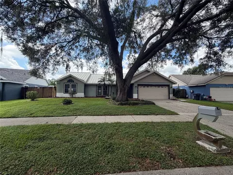 Exterior - 2007 Darlington Oak Dr, Seffner, FL 33584 photo 2 of 8