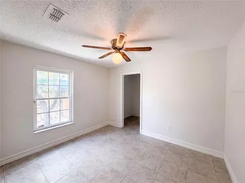 Bedroom - 2007 Darlington Oak Dr, Seffner, FL 33584 photo 1 of 3