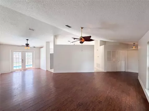 Living - 2007 Darlington Oak Dr, Seffner, FL 33584 photo 3 of 7