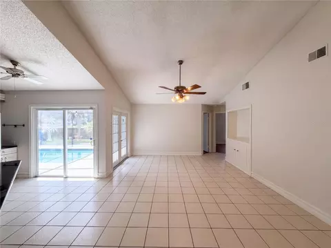 Living - 2007 Darlington Oak Dr, Seffner, FL 33584 photo 1 of 7