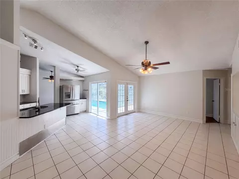 Living - 2007 Darlington Oak Dr, Seffner, FL 33584 photo 2 of 7