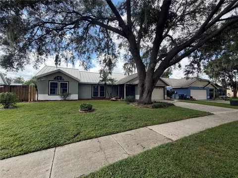 Exterior - 2007 Darlington Oak Dr, Seffner, FL 33584 photo 3 of 8
