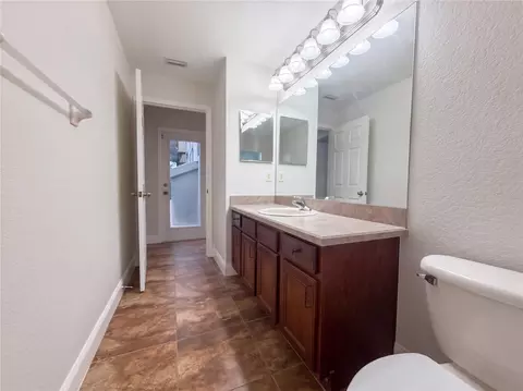 Bath - 14275 Creek Run Dr, Riverview, FL 33579 photo 1 of 7