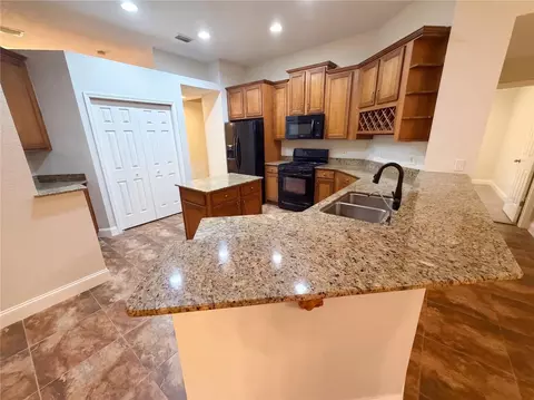 Kitchen - 14275 Creek Run Dr, Riverview, FL 33579 photo 4 of 5