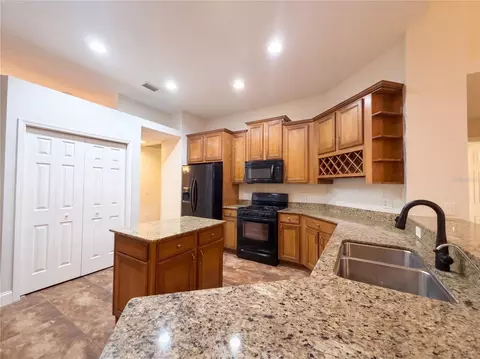 Kitchen - 14275 Creek Run Dr, Riverview, FL 33579 photo 3 of 5