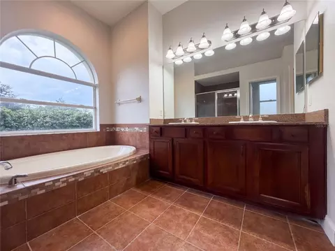 Bath - 14275 Creek Run Dr, Riverview, FL 33579 photo 4 of 7