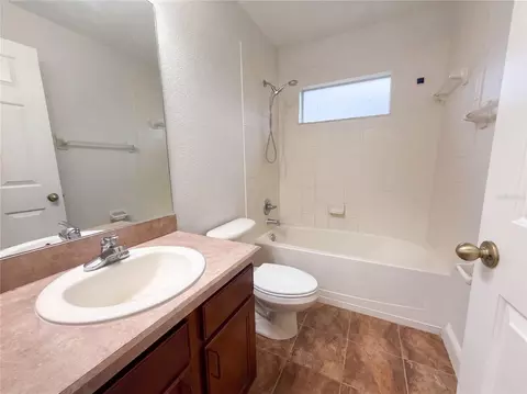 Bath - 14275 Creek Run Dr, Riverview, FL 33579 photo 3 of 7