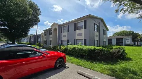 2555 N Alafaya Trl #105, Orlando, FL 32826