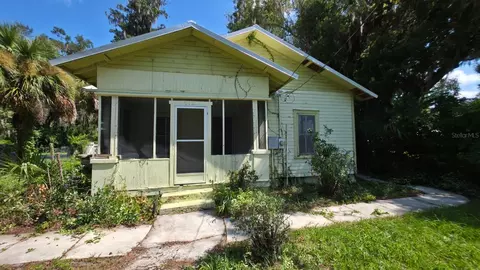 Exterior - 310 E Noble Ave, Bushnell, FL 33513 photo 5 of 11