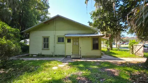 Exterior - 310 E Noble Ave, Bushnell, FL 33513 photo 3 of 11