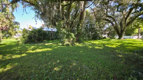 Exterior - 310 E Noble Ave, Bushnell, FL 33513 photo 1 of 11