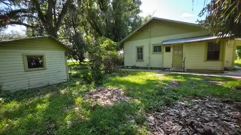 Exterior - 310 E Noble Ave, Bushnell, FL 33513 photo 4 of 11