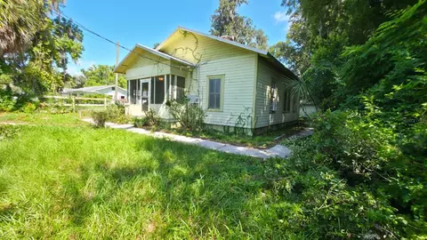 Exterior - 310 E Noble Ave, Bushnell, FL 33513 photo 6 of 11