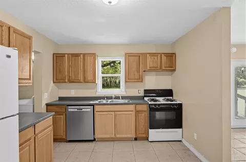 Kitchen - 4175 Oakwood Dr, Saint Cloud, FL 34772 photo 2 of 2