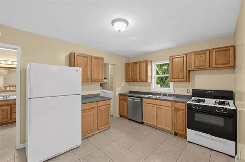 Kitchen - 4175 Oakwood Dr, Saint Cloud, FL 34772 photo 1 of 2