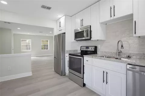 Kitchen - 33 W Herrick Dr, Eustis, FL 32726 photo 2 of 4