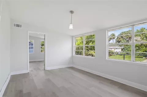 Living - 33 W Herrick Dr, Eustis, FL 32726 photo 3 of 7