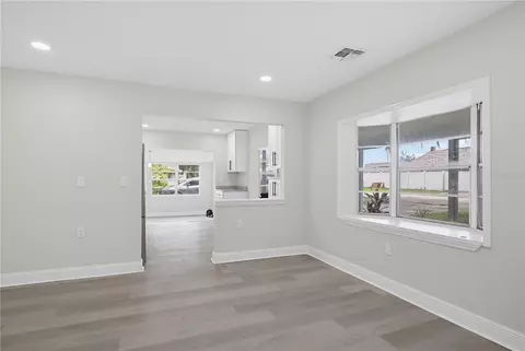 Living - 33 W Herrick Dr, Eustis, FL 32726 photo 4 of 7