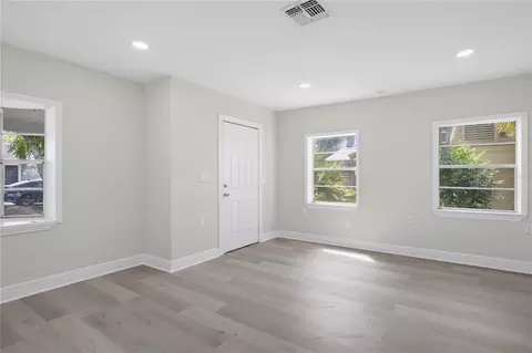 Living - 33 W Herrick Dr, Eustis, FL 32726 photo 6 of 7