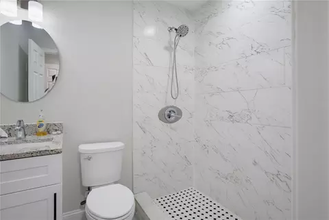 Bath - 33 W Herrick Dr, Eustis, FL 32726 photo 3 of 3