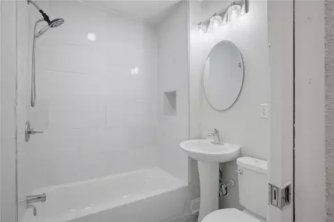 Bath - 33 W Herrick Dr, Eustis, FL 32726 photo 2 of 3