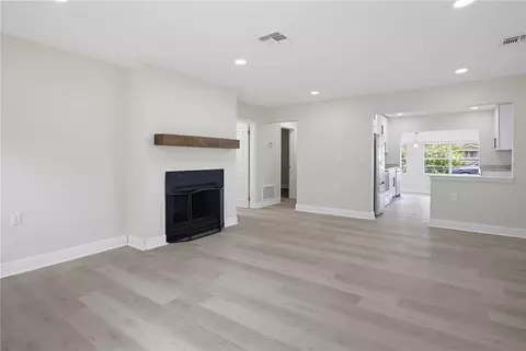 Living - 33 W Herrick Dr, Eustis, FL 32726 photo 2 of 7