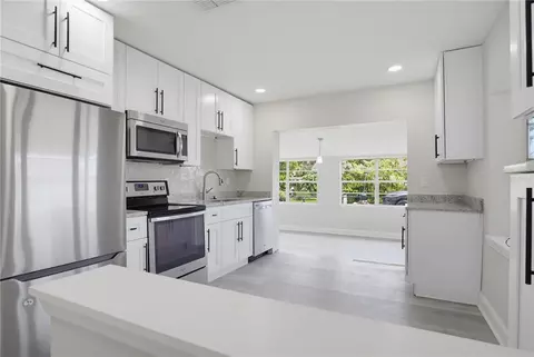 Kitchen - 33 W Herrick Dr, Eustis, FL 32726 photo 1 of 4