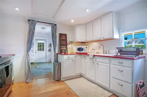 Kitchen - 628 Forest St, Windermere, FL 34786 photo 2 of 7
