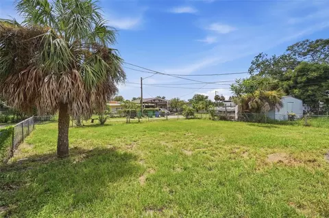 Exterior - 210 E Merrill Ave, Dundee, FL 33838 photo 4 of 4