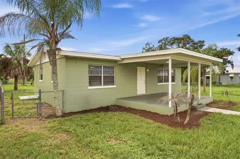 Exterior - 210 E Merrill Ave, Dundee, FL 33838 photo 2 of 4
