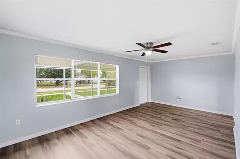 Living - 210 E Merrill Ave, Dundee, FL 33838 photo 2 of 4