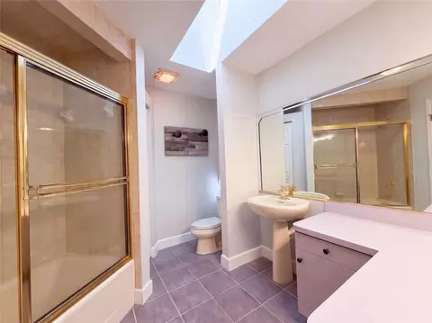 Bath - 4335 SE 8th St, Ocala, FL 34471 photo 4 of 4