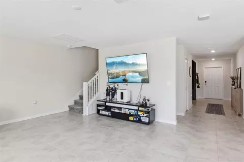 Entry Way - 5478 Limestone St, Mount Dora, FL 32757 photo 2 of 8