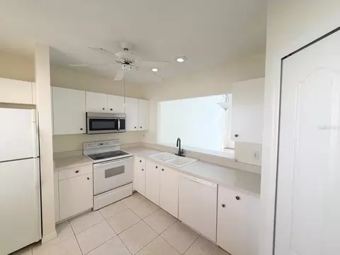 Kitchen - 145 Nature Trl, Ormond Beach, FL 32174 photo 2 of 2
