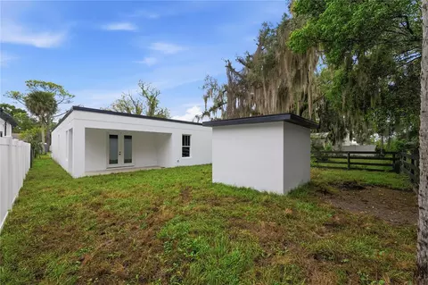 Exterior - 225 E Hyde Park Ave, Eustis, FL 32726 photo 8 of 9