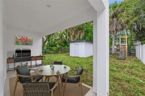 Exterior - 225 E Hyde Park Ave, Eustis, FL 32726 photo 6 of 9