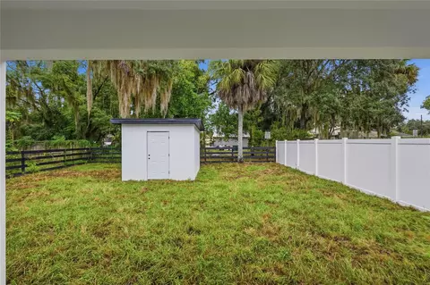 Exterior - 225 E Hyde Park Ave, Eustis, FL 32726 photo 7 of 9