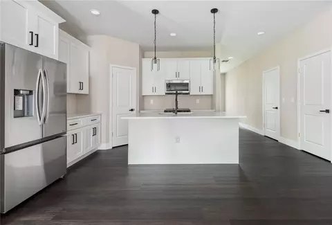 Kitchen - 225 E Hyde Park Ave, Eustis, FL 32726 photo 3 of 4