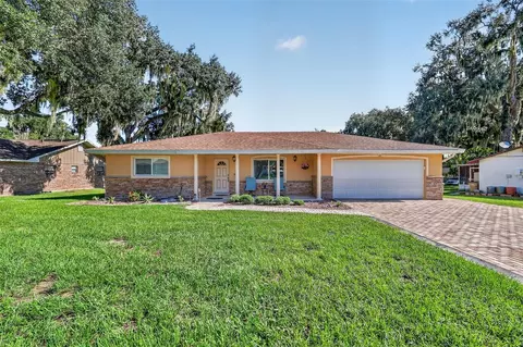 22 E Bay Ave, Yalaha, FL 34797