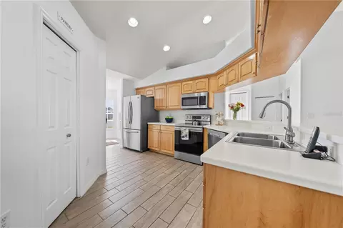 Kitchen - 4200 Cracker Ct, Saint Cloud, FL 34772 photo 2 of 6