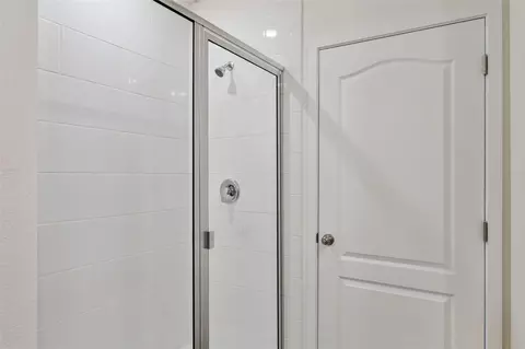 Bath - 3047 Grey Moss Dr, Saint Cloud, FL 34773 photo 3 of 4