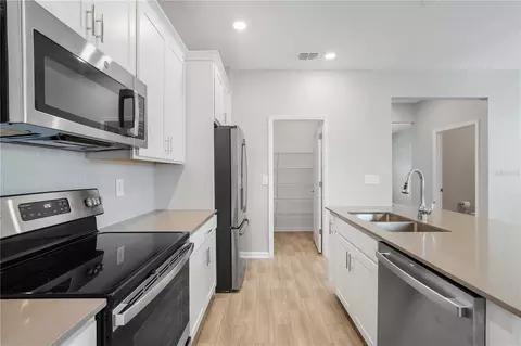 Kitchen - 6452 Sprucepine Ln, Saint Cloud, FL 34771 photo 3 of 3
