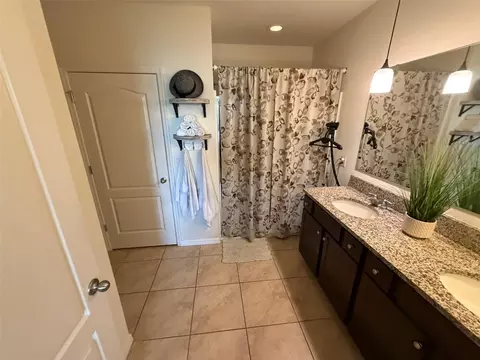 Bath - 5606 Western Sun Dr, Saint Cloud, FL 34771 photo 1 of 4