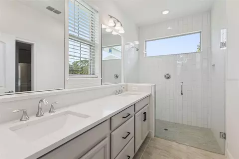 Bath - 3200 Oxbow Ct, Harmony, FL 34773 photo 2 of 2