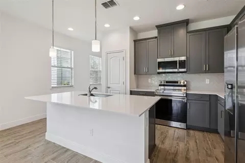Kitchen - 3200 Oxbow Ct, Harmony, FL 34773 photo 4 of 5
