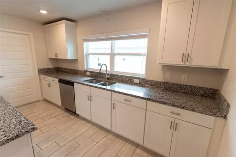 Kitchen - 5035 SW 91st Pl, Ocala, FL 34476 photo 3 of 4