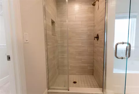 Bath - 5035 SW 91st Pl, Ocala, FL 34476 photo 4 of 6