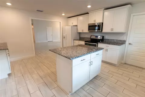 Kitchen - 5035 SW 91st Pl, Ocala, FL 34476 photo 4 of 4
