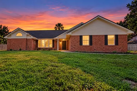 33608 Overton Dr, Leesburg, FL 34788